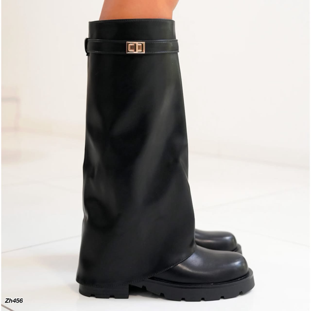 Bota caña media negro doblez detalle dorado suela 5cm SM576 C-145